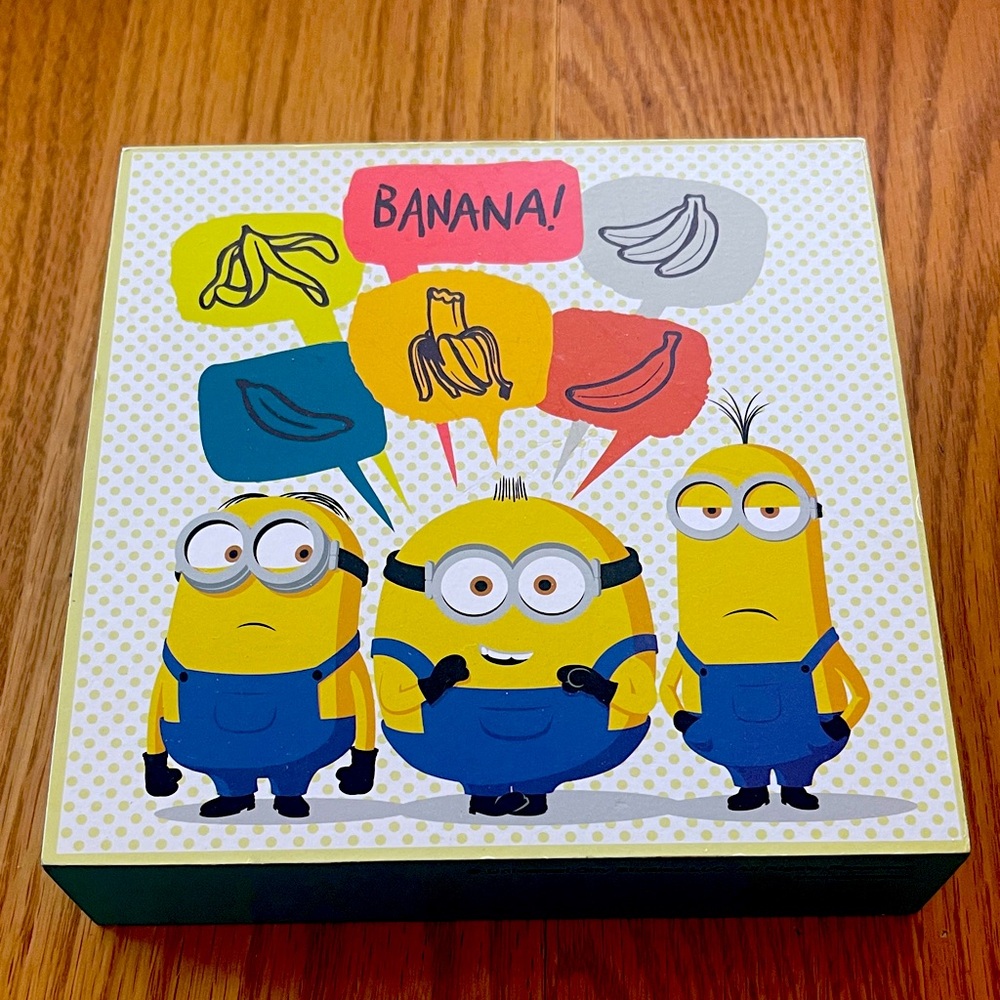 Minions Themed Wall Decor with Banana Design 🌺🍌